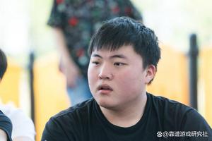 LOL：Uzi不上场另有隐情，GEN辅助开团Viper，永远得不到他的认可