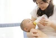 宝宝吃奶姿势会展现性格，不同性格宝宝吃奶状态不同，你家是哪种