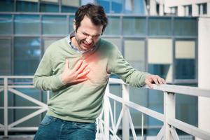 频繁出现这5种情况，当心是心脏病发作前的信号，需重视起来