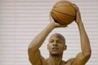 NBA那些被贴上“瘦子”标签的球星，其实他们都是肌肉猛男