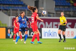 中国女足后防接连出错，日本队轻松破门取得领先，让球迷想念一人