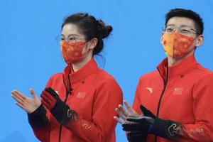 中国冰壶迎来新春天！惜败世界冠军，全场观众罕见起立鼓掌！