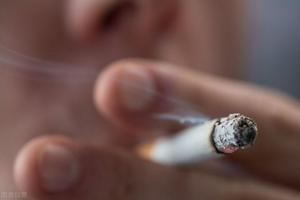 尼古丁仅是香烟里百种有毒物质之一,还有10种也正威胁着我们健康.