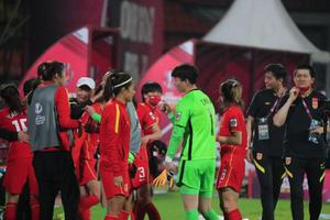 铿锵玫瑰！逆转绝平＋点球制胜，中国女足挺进亚洲杯决赛