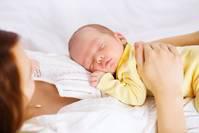 新生儿溢奶、呕奶，可能是这三个原因所致，但宝妈却察觉不到不适
