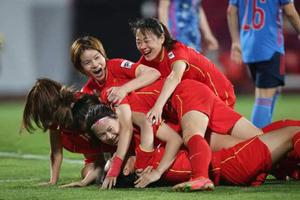 时隔六年中国女足再次击败日本，挺进亚洲杯决赛，球迷呼吁涨工资