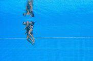 世游赛 | 惊险！美国花游选手水中昏厥，教练跳水相救阻止悲剧发生
